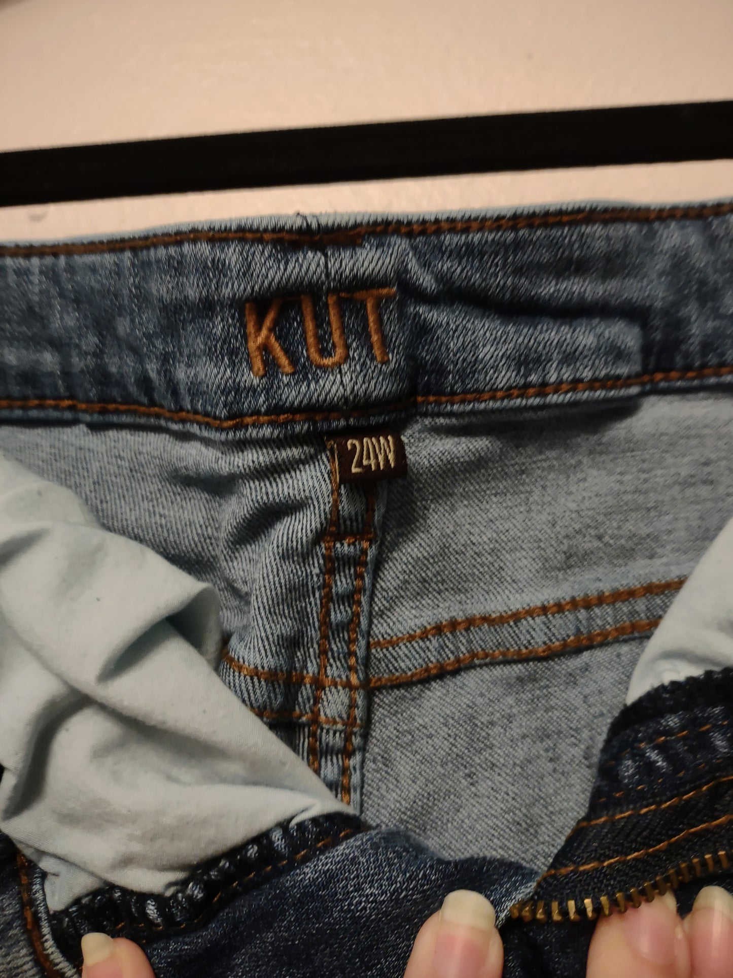Distressed Jean Short 24W